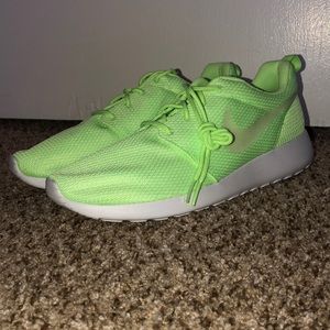 Nike Women’s Rosche size 8